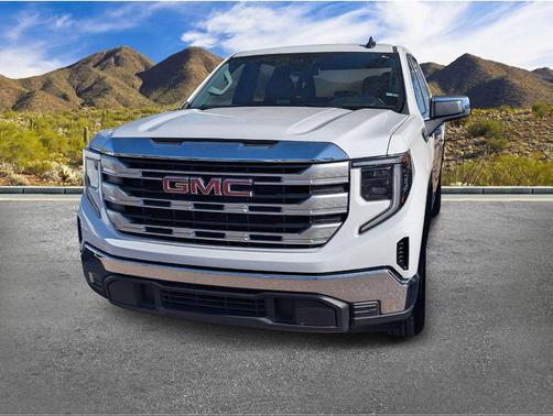 Summit White 2025 GMC Sierra 1500 SLE