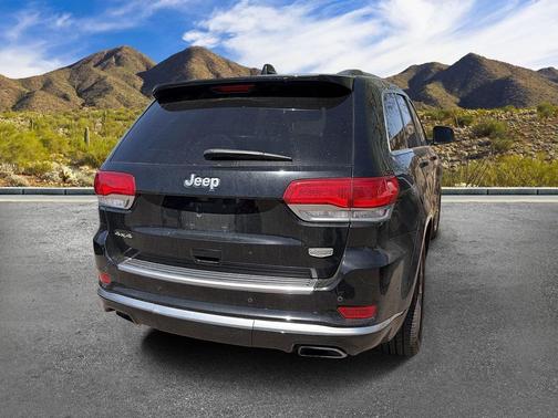 Diamond Black Crystal Pearlcoat 2020 Jeep Grand Cherokee Summit