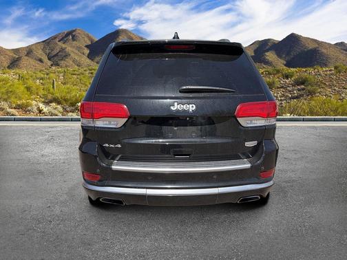 Diamond Black Crystal Pearlcoat 2020 Jeep Grand Cherokee Summit