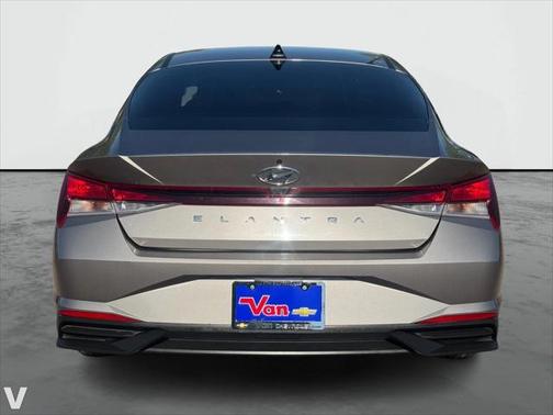 2021 Hyundai ELANTRA SE