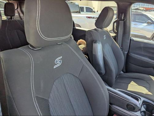 Granite Crystal Metallic Clearcoat 2020 Chrysler Pacifica Touring