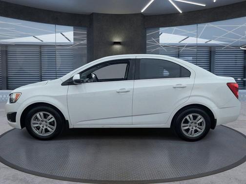 Summit White 2016 Chevrolet Sonic LT