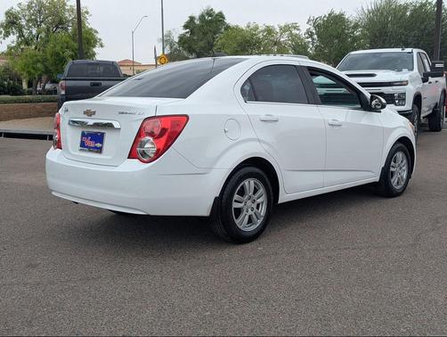 Summit White 2016 Chevrolet Sonic LT