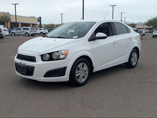 Summit White 2016 Chevrolet Sonic LT