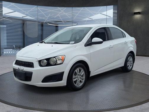 Summit White 2016 Chevrolet Sonic LT