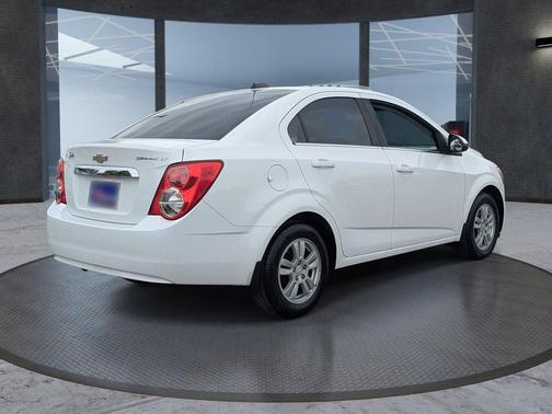 Summit White 2016 Chevrolet Sonic LT