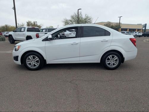 Summit White 2016 Chevrolet Sonic LT