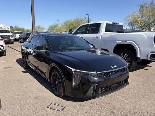 Aurora Black Pearl 2025 Kia K4 GT-Line Turbo
