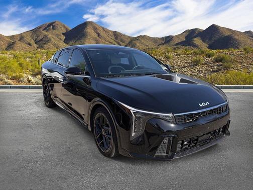 Aurora Black Pearl 2025 Kia K4 GT-Line Turbo