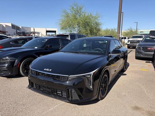 Aurora Black Pearl 2025 Kia K4 GT-Line Turbo