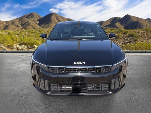 Aurora Black Pearl 2025 Kia K4 GT-Line Turbo