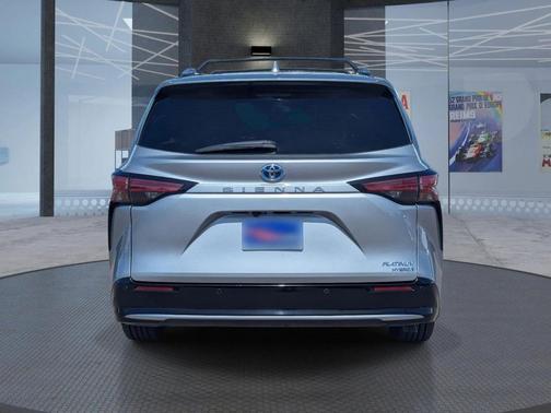 2024 Toyota Sienna Platinum