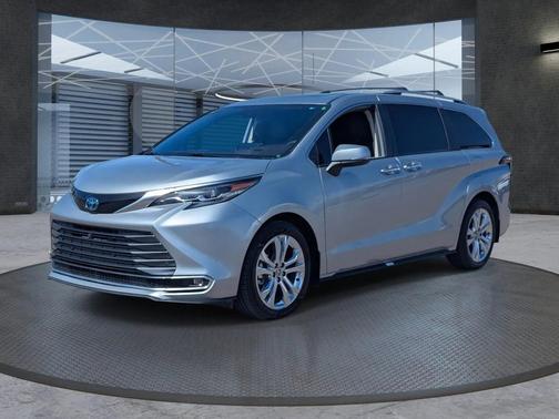 2024 Toyota Sienna Platinum