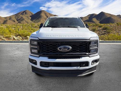 White 2024 Ford F-250 Lariat