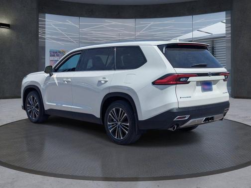 Off-White 2024 Toyota Grand Highlander Hybrid Limited MAX