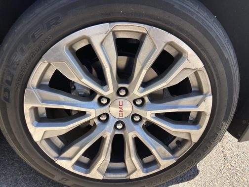 White Frost Tricoat 2023 GMC Yukon Denali