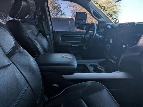 2019 RAM 2500 Laramie Crew Cab 4x4 6'4' Box