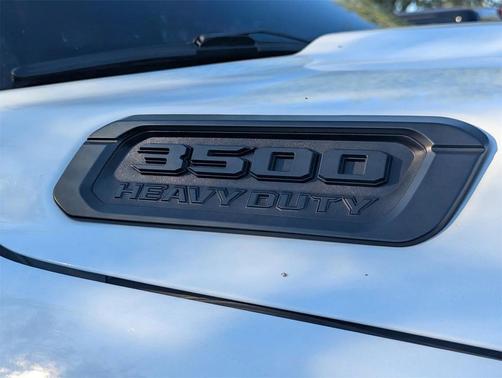 2019 RAM 2500 Laramie Crew Cab 4x4 6'4' Box