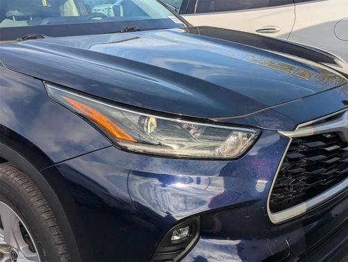2021 Toyota Highlander LE
