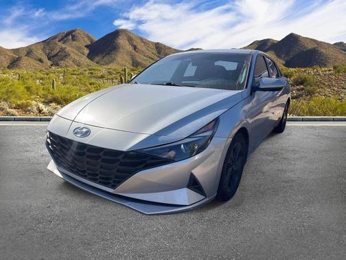 Shimmering Silver Pearl 2021 Hyundai ELANTRA SEL