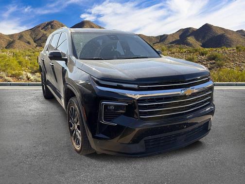 Mosaic Black Metallic 2025 Chevrolet Traverse LT