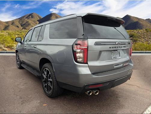 2023 Chevrolet Suburban RST