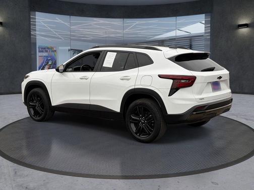 Summit White 2025 Chevrolet Trax FWD ACTIV