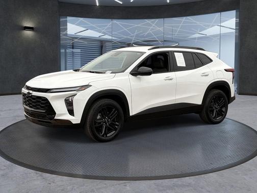 Summit White 2025 Chevrolet Trax FWD ACTIV