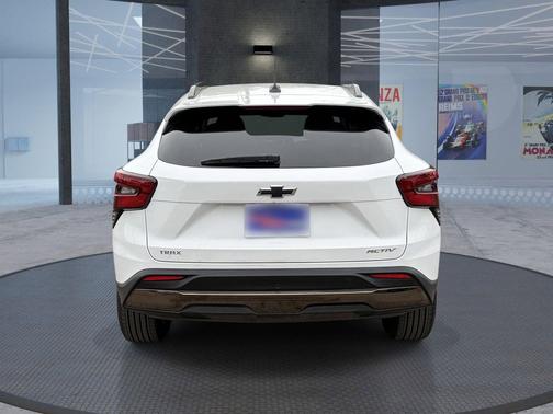 Summit White 2025 Chevrolet Trax FWD ACTIV