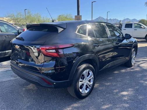 2025 Chevrolet Trax LS
