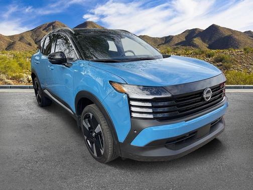 Super Black 2025 Nissan Kicks SR