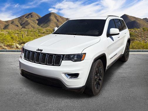 Bright White Clearcoat 2018 Jeep Grand Cherokee Laredo E
