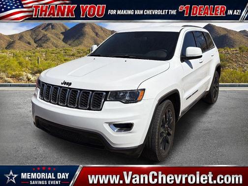 Bright White Clearcoat 2018 Jeep Grand Cherokee Laredo E SUV