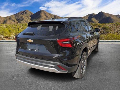 Mosaic Black Metallic 2026 Chevrolet Trax LT