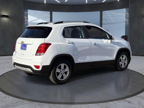 Summit White 2019 Chevrolet Trax LT