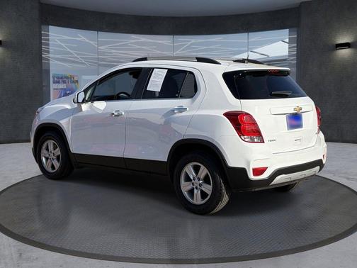 Summit White 2019 Chevrolet Trax LT
