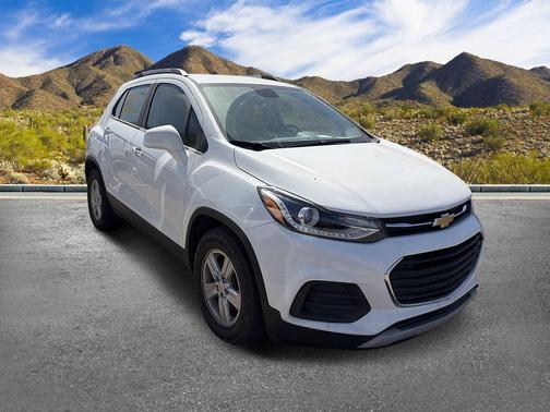 Summit White 2019 Chevrolet Trax LT