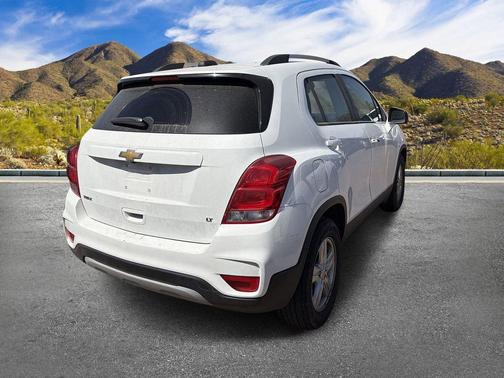Summit White 2019 Chevrolet Trax LT