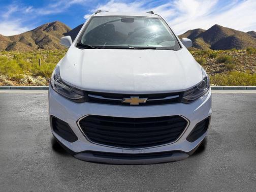 Summit White 2019 Chevrolet Trax LT