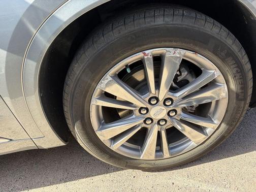 Argent Silver Metallic 2023 Cadillac XT6 Premium Luxury FWD