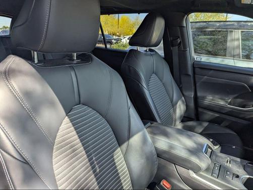 Celestial Silver Metallic 2021 Toyota Highlander XSE