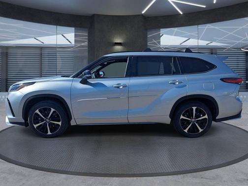 Celestial Silver Metallic 2021 Toyota Highlander XSE