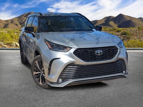 Celestial Silver Metallic 2021 Toyota Highlander XSE