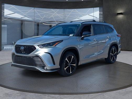 Celestial Silver Metallic 2021 Toyota Highlander XSE