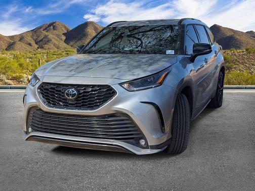 Celestial Silver Metallic 2021 Toyota Highlander XSE