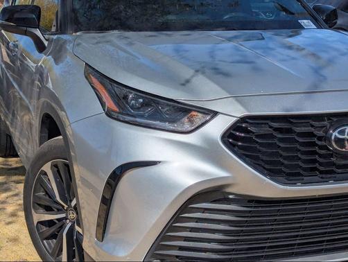 Celestial Silver Metallic 2021 Toyota Highlander XSE