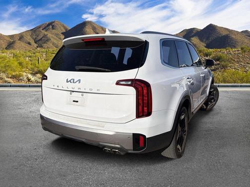 Glacial White Pearl 2025 Kia Telluride S
