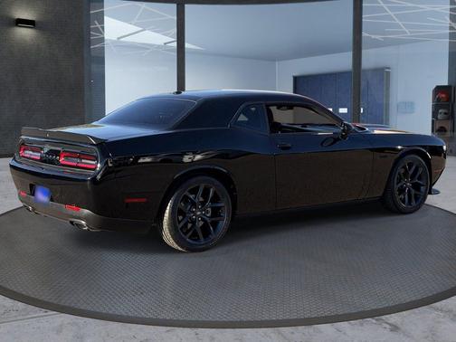 Pitch Black Clearcoat 2023 Dodge Challenger R/T