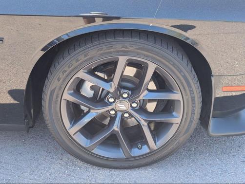 Pitch Black Clearcoat 2023 Dodge Challenger R/T