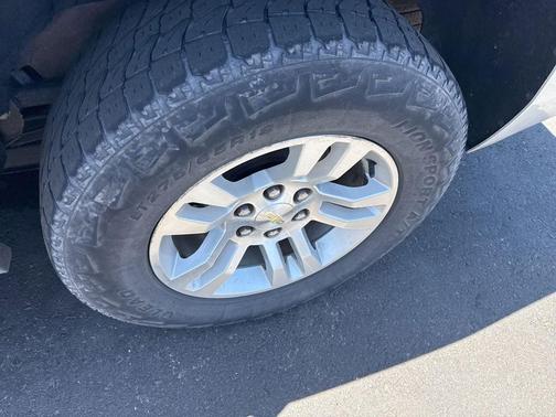 Silver Ice Metallic 2017 Chevrolet Tahoe LS